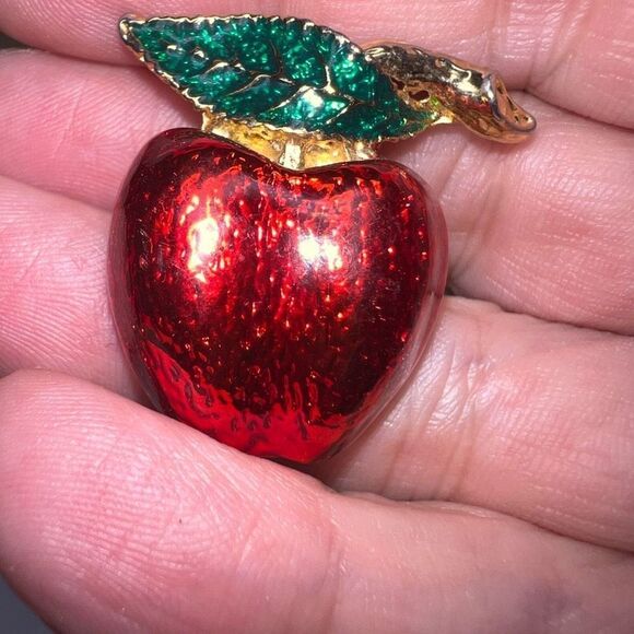 Vintage MCM Apple Brooch - Picture 8 of 8